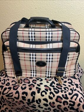 EUC BURBERRY VINTAGE DUFFLE BAG